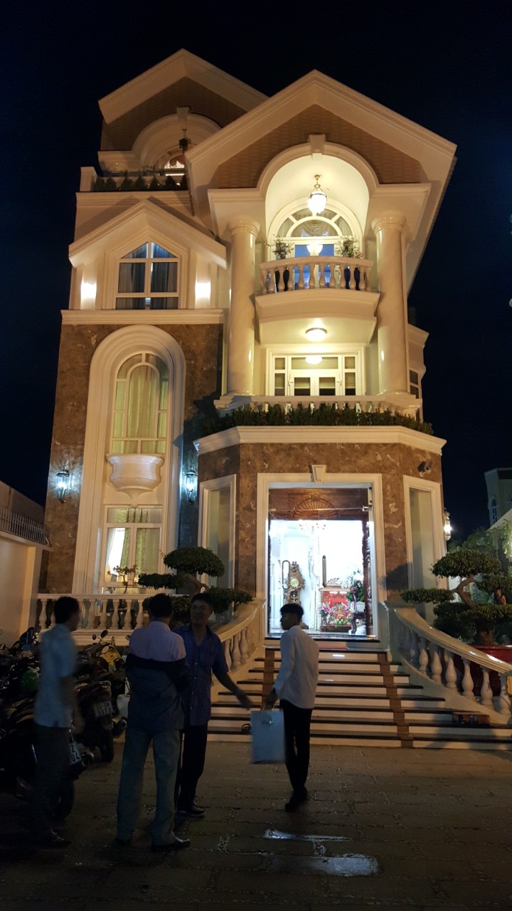 BIỆT THỰ - QUẬN 9