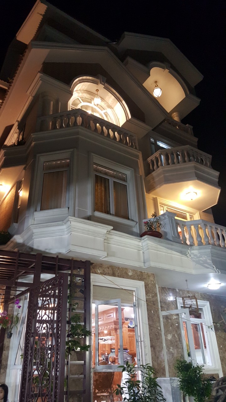 BIỆT THỰ - QUẬN 9