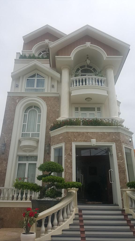 BIỆT THỰ - QUẬN 9